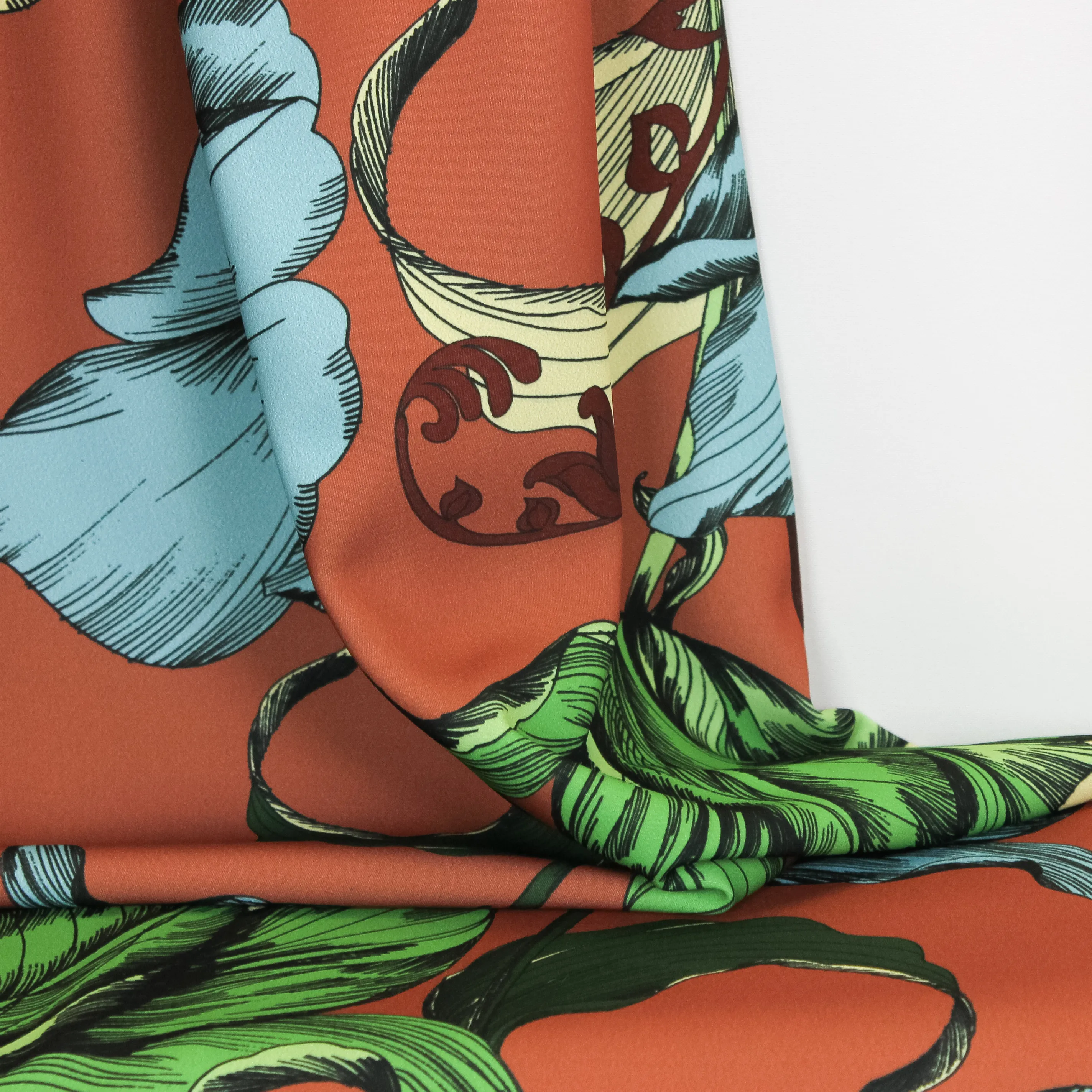 Polyester crêpe rood met bloemen